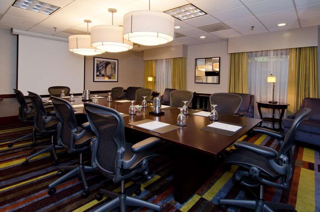 Doubletree Suites By Hilton Charlotte/Southpark Съоръжения снимка