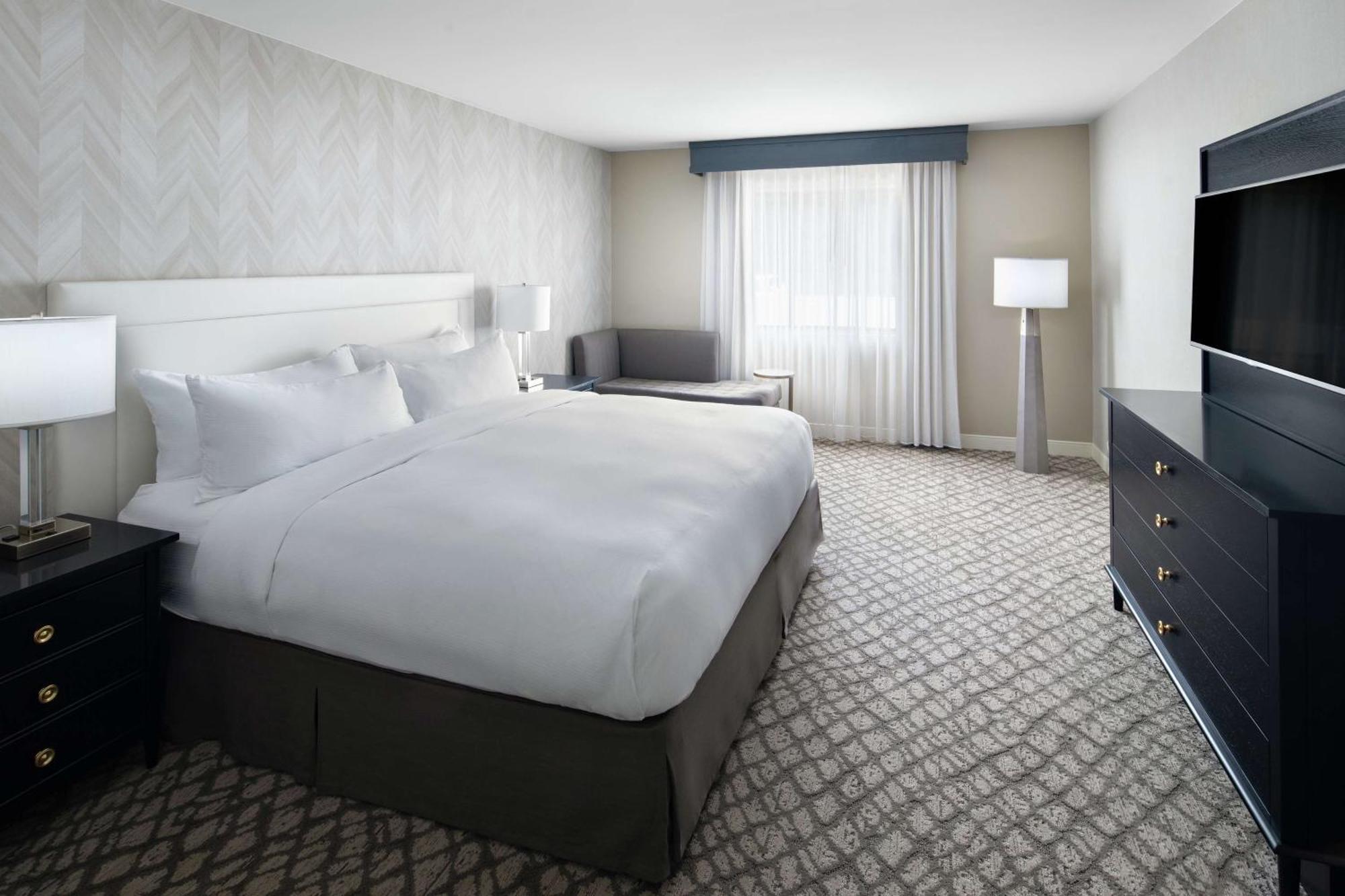 Doubletree Suites By Hilton Charlotte/Southpark Екстериор снимка