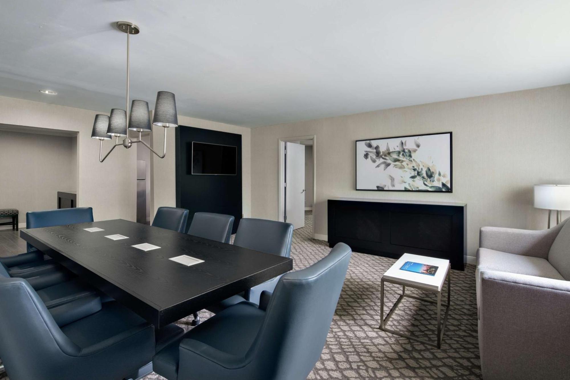Doubletree Suites By Hilton Charlotte/Southpark Екстериор снимка