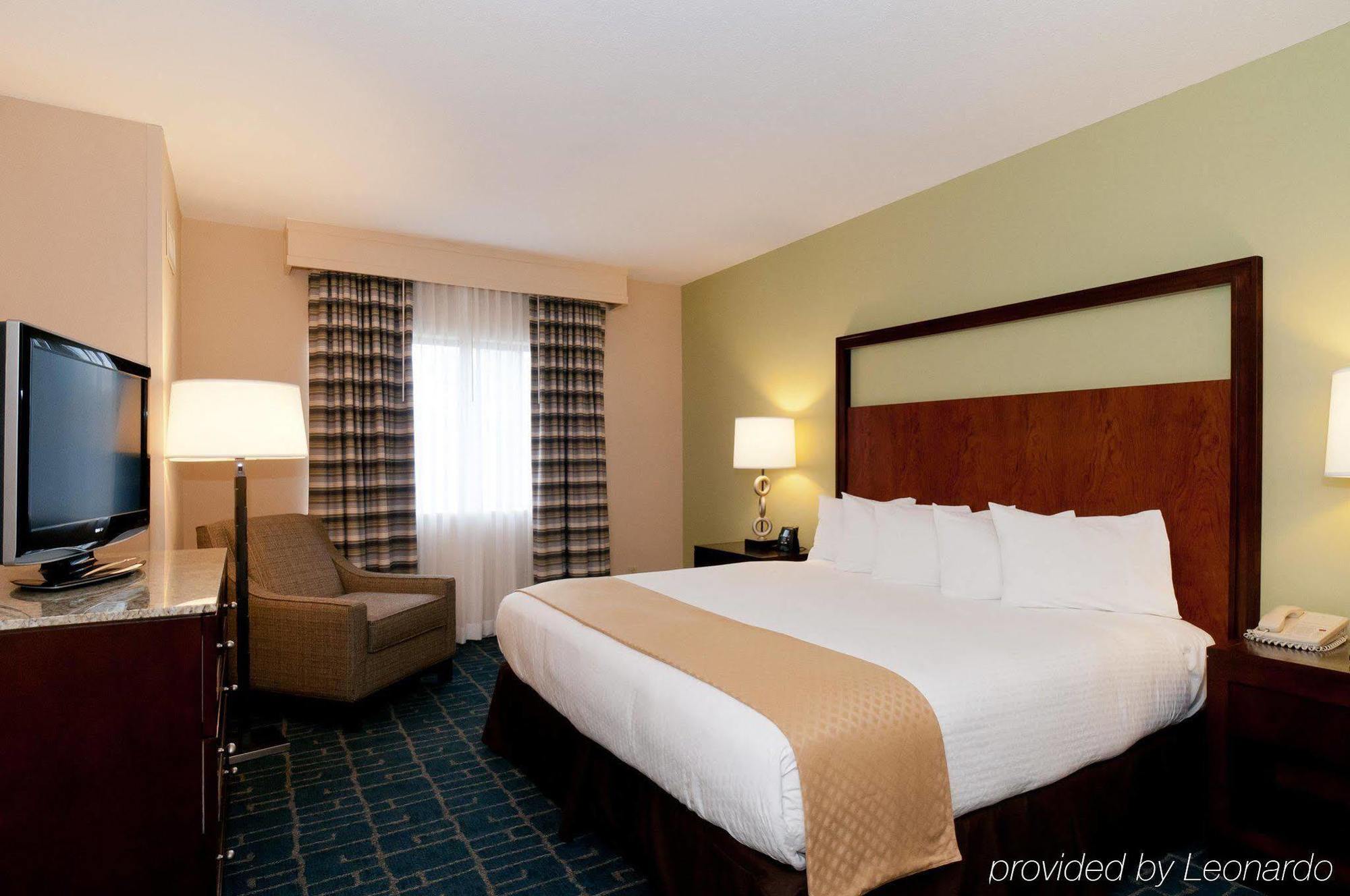 Doubletree Suites By Hilton Charlotte/Southpark Стая снимка