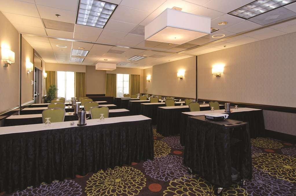 Doubletree Suites By Hilton Charlotte/Southpark Съоръжения снимка
